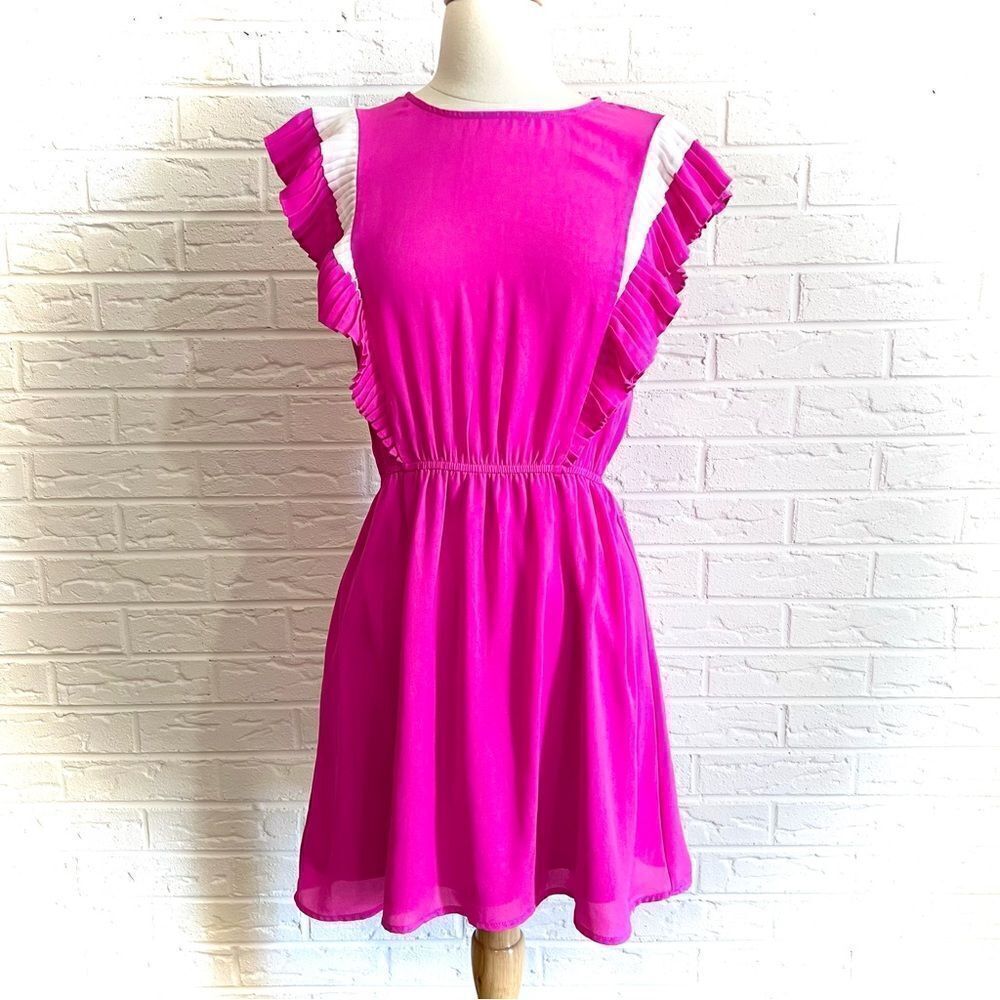 🚨4/$25 Allison & Kelly Pink Flutter Dress Size Medium